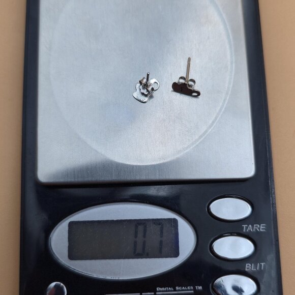 Sterling Silver Small Elephant Stud Earrings A5769 - Picture 6 of 6